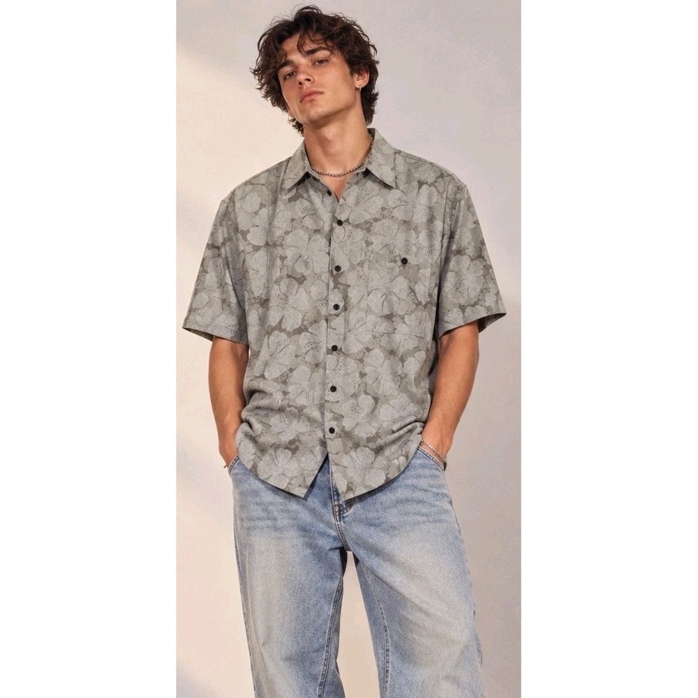 BRUNO 100% Silk Hawaiian Shirt Mens M Gray Floral Y2K Coastal Grandpa Aloha NWT